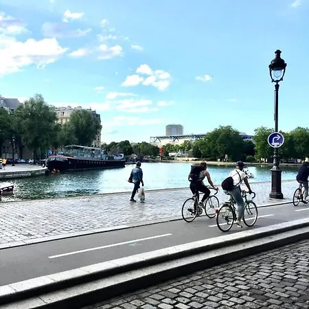 Petit Etudiant Sur La Canal De L'ourcq Daire *